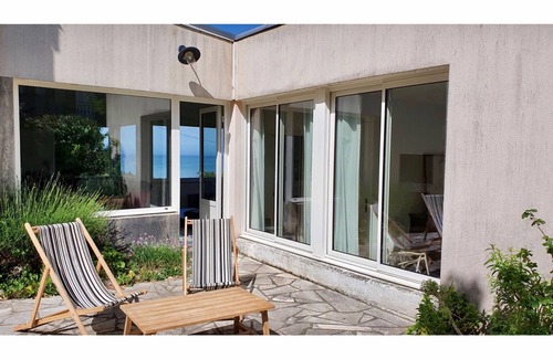 Saint-Pierre-en-Port Casa | House with exceptional sea view and beach on foot for 7 people