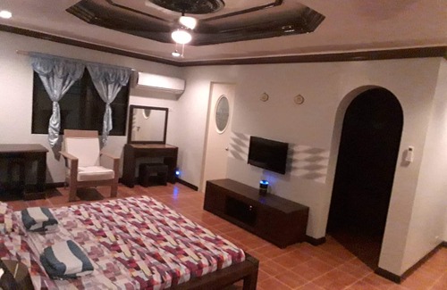 Suba Basbas Complejo | Casa Con Bonito Jardín Y Gran Piscina Privada En Renta