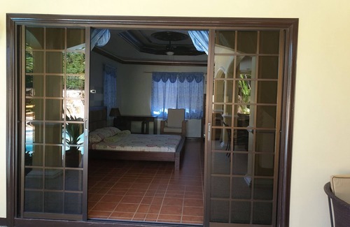 Suba Basbas Complejo | Casa Con Bonito Jardín Y Gran Piscina Privada En Renta