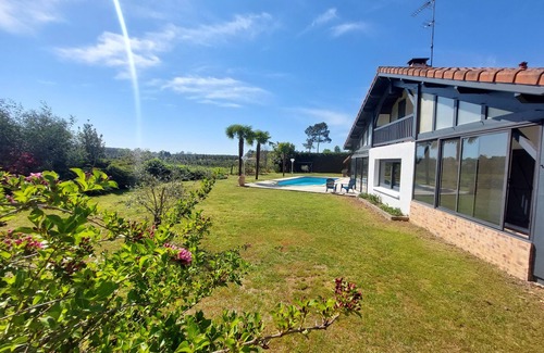 Bostens Casa | House with private pool for family vacations near golf courses and lakes