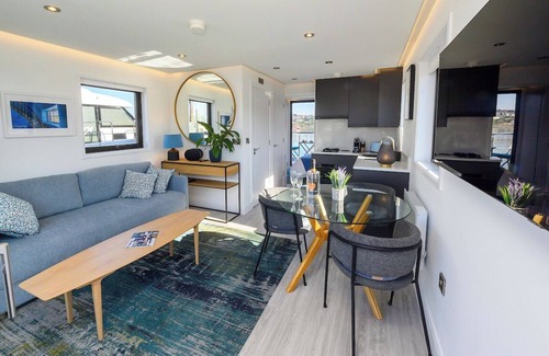 Kinsale Alquiler De Eote | Houseboat at Castlepark Marina, Kinsale Unique on the water living experience