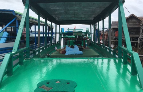 Kumai Alquiler De Eote | Houseboat Bee Kelotok