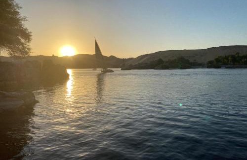 Aswan Alquiler De Eote | Houseboat Hotel and Nile Cruises Zainoba