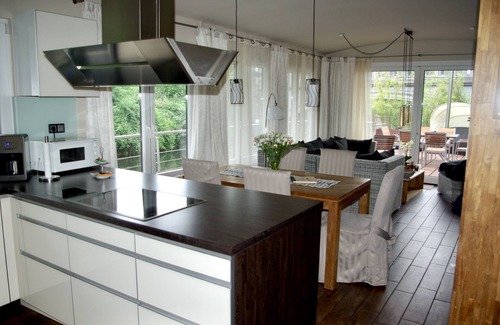 Barmbek-Sued Alquiler De Eote | Casa flotante en el centro de Hamburgo en lugar de casa unifamiliar con jardín directamente en el agua