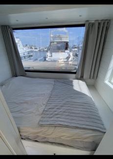 Trosso Alquiler De Eote | Houseboat in Karlskrona City