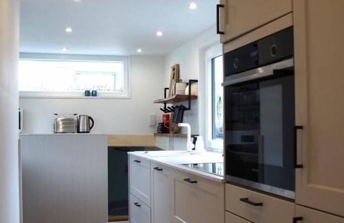 Otterndorf Alquiler De Eote | Houseboat with hot tub, sauna, wood-burning stove, air conditioning, lounge, sun deck and garden with dinghy directly behind the dike in Otterndorf