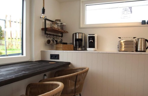 Otterndorf Alquiler De Eote | Houseboat with hot tub, sauna, wood-burning stove, air conditioning, lounge, sun deck and garden with dinghy directly behind the dike in Otterndorf