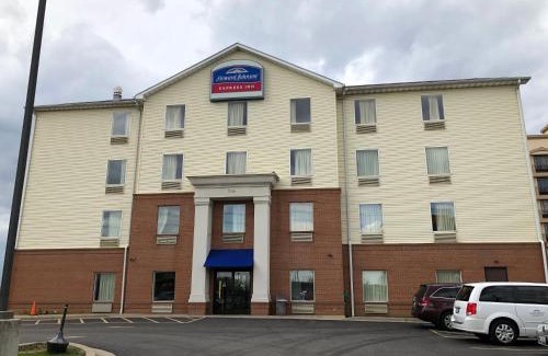 Highland Park Hotel | Howard Johnson by Wyndham Airport