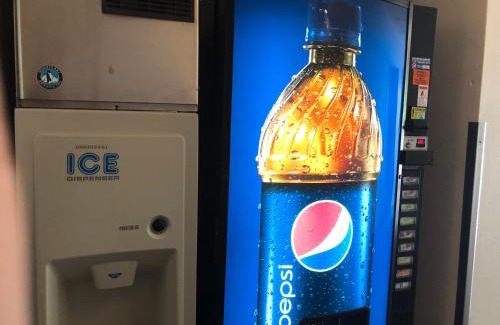 Highland Park Hotel | Howard Johnson by Wyndham Airport