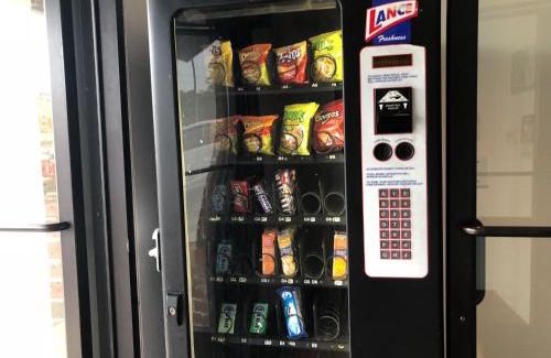 Highland Park Hotel | Howard Johnson by Wyndham Airport