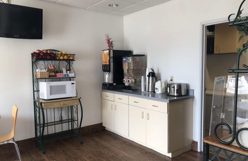 Louisville Hotel | Howard Johnson by Wyndham Airport