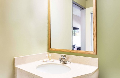 Athens Hotel | Howard Johnson by Wyndham Athens