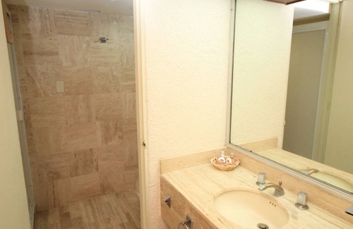 Ricardo Flores Magon Hotel | Howard Johnson by Wyndham Veracruz