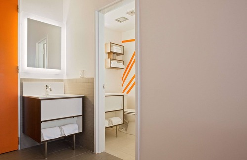 Toms River Hotel | Howard Johnson Hotel by Wyndham Toms River