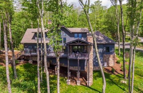 Banner Elk Casa | Howling at the Moon at Eagles Nest