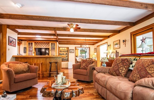 Eagles Mere Cabaña | Huckleberry Hollow - Robin Real Estate