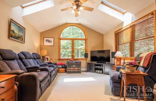 Eagles Mere Cabaña | Huckleberry Hollow - Robin Real Estate