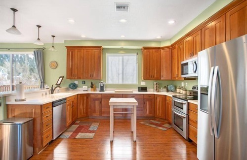 June Lake Casa | Hudson Hideaway, your home away from home