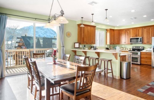 June Lake Casa | Hudson Hideaway, your home away from home