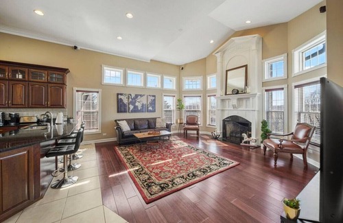 McHenry Casa | HUGE Crystal Lake 7 Acre Ranch w/Pool & Hot Tub