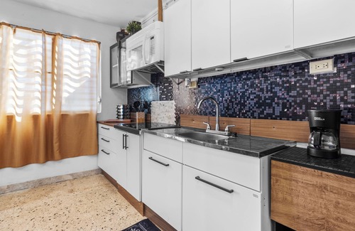 Cangrejo Arriba Apartamento | Skip Stress Be @ 4 Min AirPort & Beach .Huge Home Solar Panels & Jacuzzi & Pool