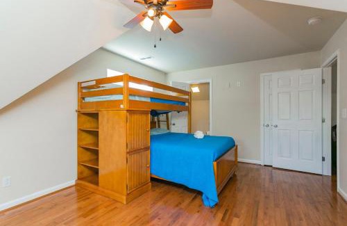 Eighth Avenue Villa | Huge Home For Groups Near Downtown