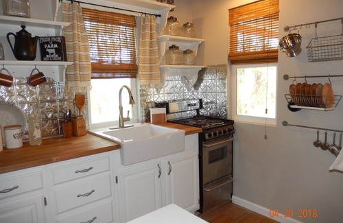 Vista Casa | Hummingbird Cottage un retiro de estilo de granja