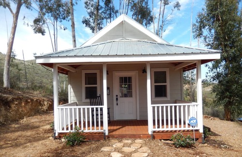 Vista Casa | Hummingbird Cottage un retiro de estilo de granja