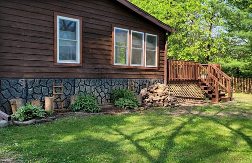 Adams Casa | Private Home,1+acre,nearWIDells,on small lake,private pier,FREE FIREWOOD,firepit