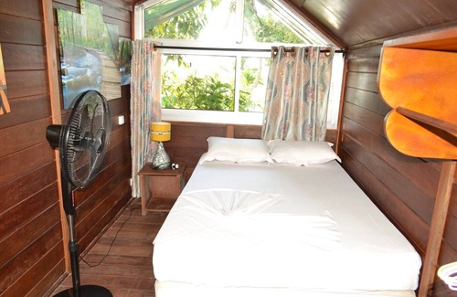 Kribi Cabina | Hut in the old Mangoo tree . Breakfast incl