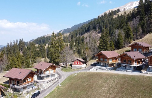 Nuegg Cabaña | Hut magic in the Bernese Oberland Springenboden/Diemtigtal