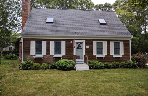 West Hyannisport Casa | Hyannisport 3br / 2ba, A / C, .5mi de playa privada, pase de playa de la ciudad.