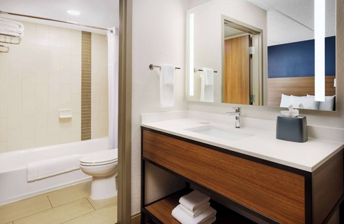 Florida Center Hotel | Hyatt Place across from Universal Orlando Resort