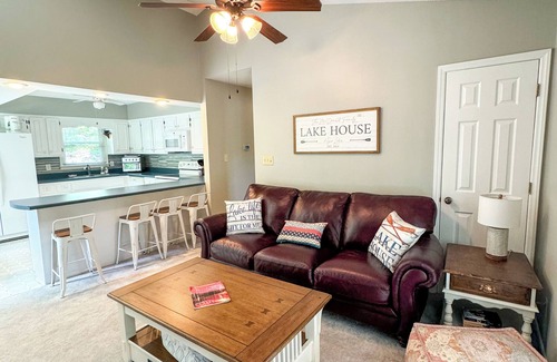 Leasburg Casa | Hyco Hills Hideaway- private location, close to VIR, fast wi-fi, HOT TUB