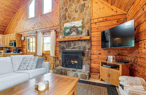 Semora Cabina | Hyco Lake Escape w/Deck & Dock: Families Welcome!