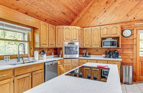 Semora Cabina | Hyco Lake Escape w/Deck & Dock: Families Welcome!