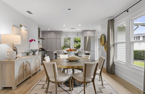 SoHo Casa | Hyde Park 🏠Totally Remodeled Historic Bungalow