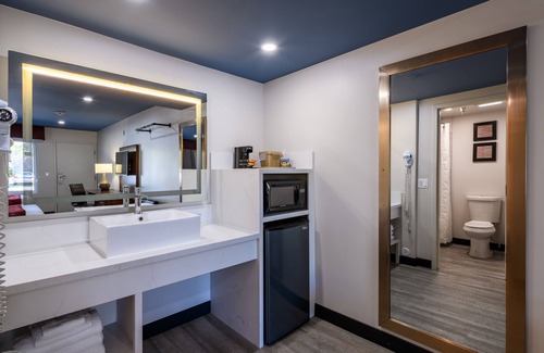 Lamanda Park Hotel | Hyland Inn Pasadena Civic Auditorium