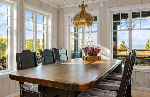 Nord-Aurdal Casa | HYTTEEVENTYR I VALDRES MED JACUZZI, 5 soverom, alpinbakke og skiløyper like ved!