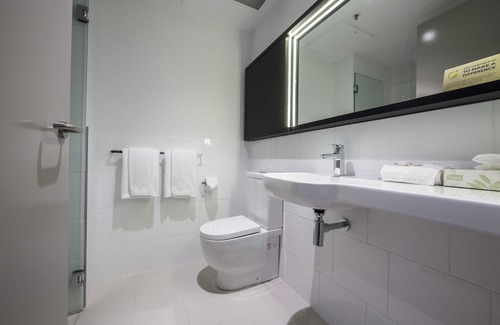 Adelaide Central Business District Hotel | ibis Adelaide