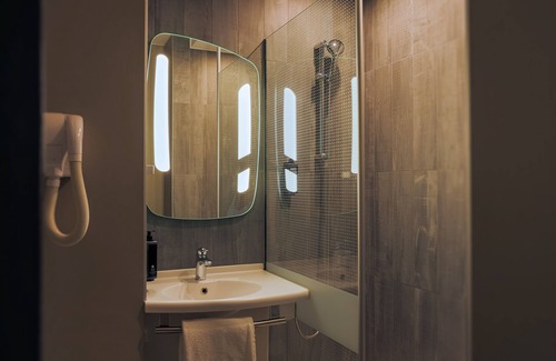 Dardilly Hotel | ibis Lyon Nord