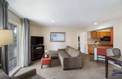 Torrance Complejo | Ideal Mix of Comfort and Value! Free Breakfast, Near Dive N Surf, Redondo Beach
