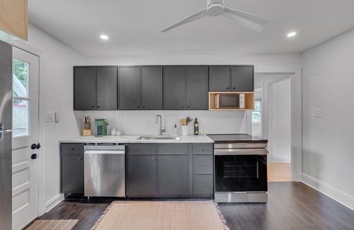 Carrboro Cabaña | Ideally Located Modern Sanctuary - Brand New!