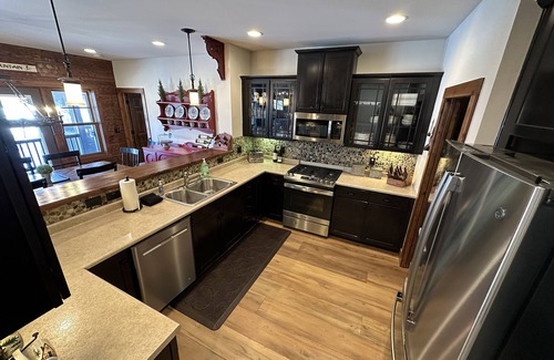 Boyne City Casa | Idlewood Cabin: True Ski-in/out house w/hot tub, Pet Friendly!