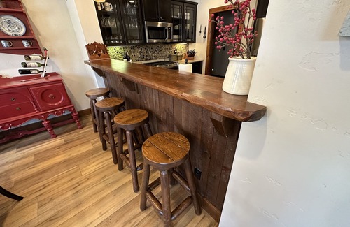 Boyne City Casa | Idlewood Cabin: True Ski-in/out house w/hot tub, Pet Friendly!