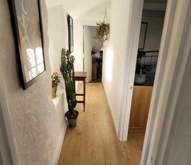 Truro Casa | Idyllic Cornish Cottage, Superking bed, private garden dogs welcome