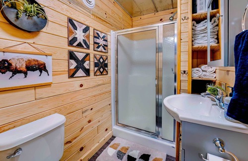 Oscoda Cabina | Idyllic 'Finn's Retreat' - Walk to Lake Huron