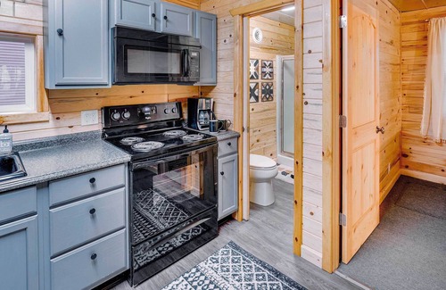 Oscoda Cabina | Idyllic 'Finn's Retreat' - Walk to Lake Huron