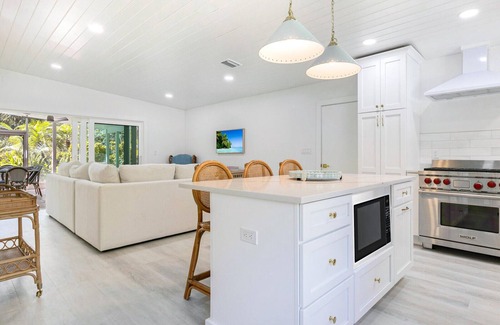 Longbeach Village Casa | Idyllic garden oasis right next to most beautiful, quiet Whitney beach.