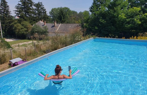 Koppanyszanto Alquiler De RV | Idyllic setting with pool in Koppany Nature Park directly on the walking trails.